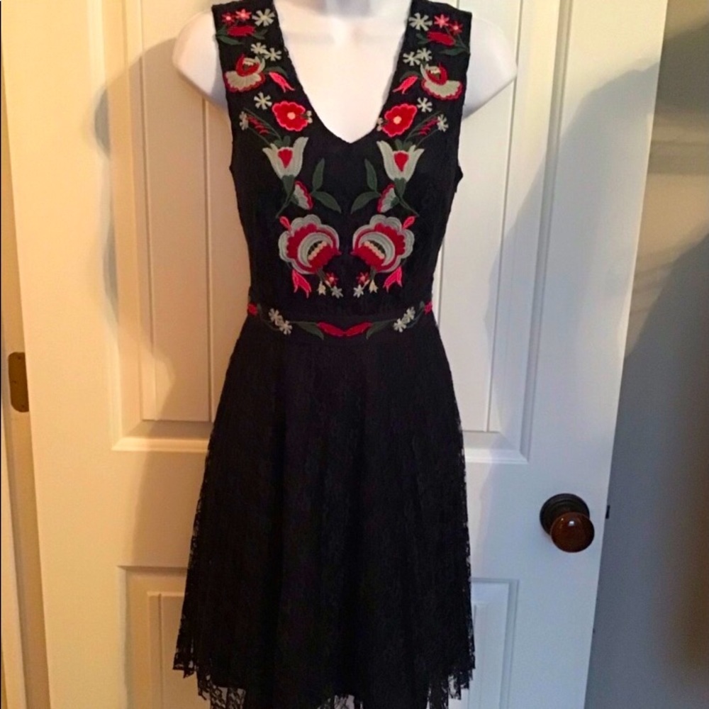 Nanette Lepore Embroidered Floral Navy Dress Sz.4